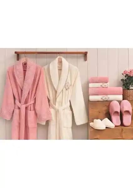 Özdilek Wedding Aile Bornoz Seti Pudra ve Krem Renk Seçenekleriyle Şıklık ve Konfor Sunar