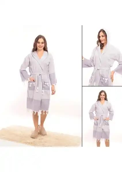 Rozet Tekstil Hürrem Mor Püsküllü Kapüşonlu Bornoz: Şık ve Pratik Yazlık Plaj ve Havuz Giyim