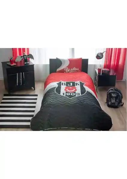 Taç Lisanslı Beşiktaş Logo Yatak Örtüsü Seti: Kaliteli ve Şık Spor Dekorasyonu
