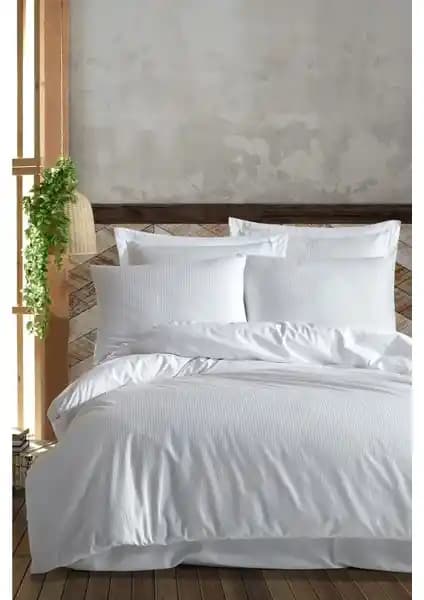 Varol Pamuk Saten Çizgili Nevresim Takımı: Şıklık ve Konfor Sunan Modern Tasarım