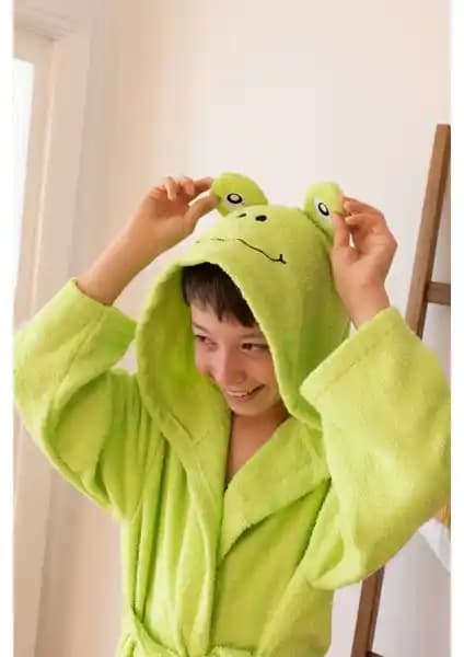 Zengin Home Kapüşonlu Çocuk Bornozu: Konforlu ve Eğlenceli Kış Giyim Seçeneği