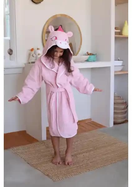 Zengin Home Kapüşonlu Çocuk Bornozu: Rahat ve Sevimli Kış Giyim Seçeneği