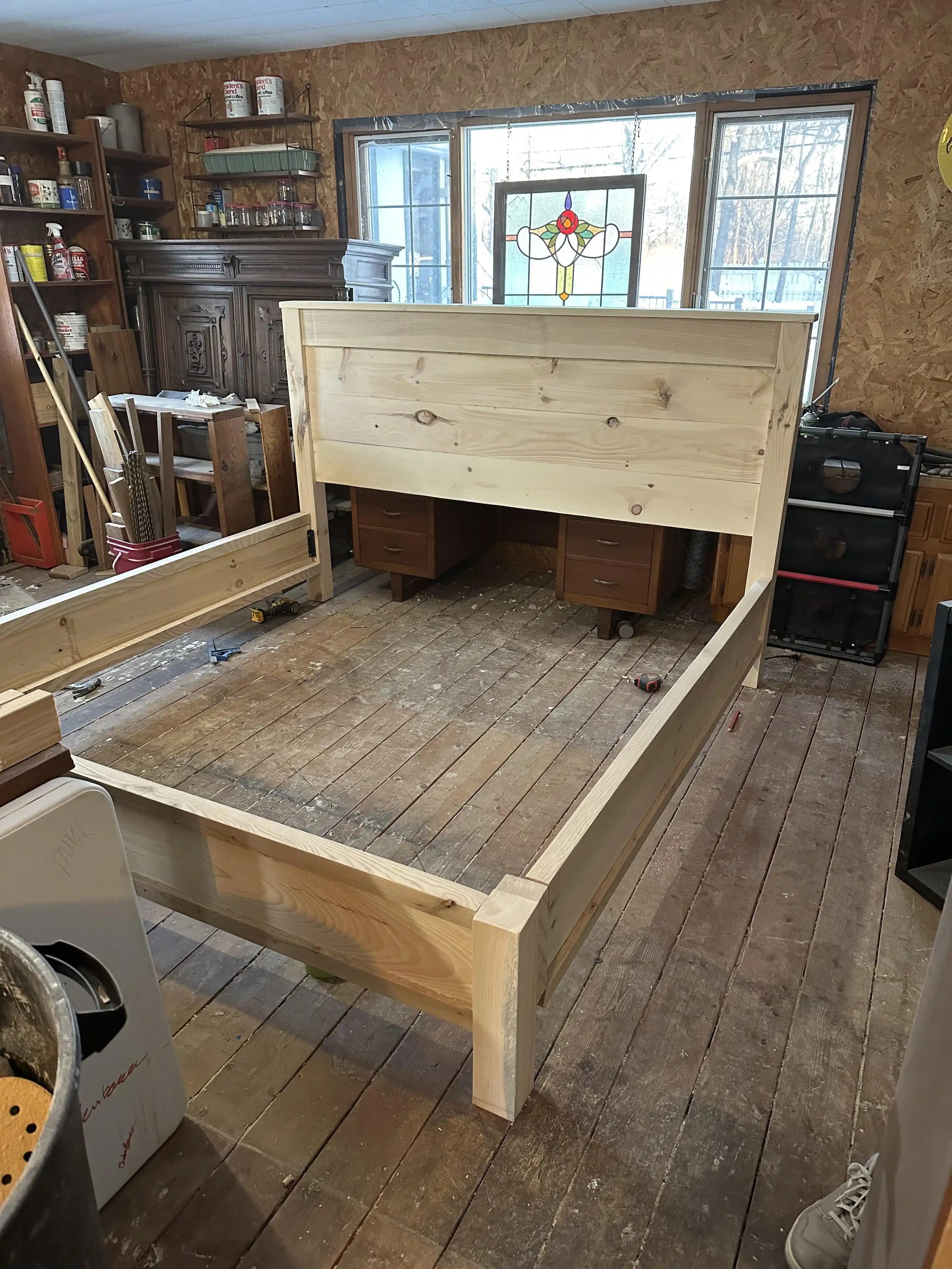 Ahşap Yatak Yapımı: Malzeme Seçimi, Montaj Teknikleri ve Yüzey İşlemleri Detayları