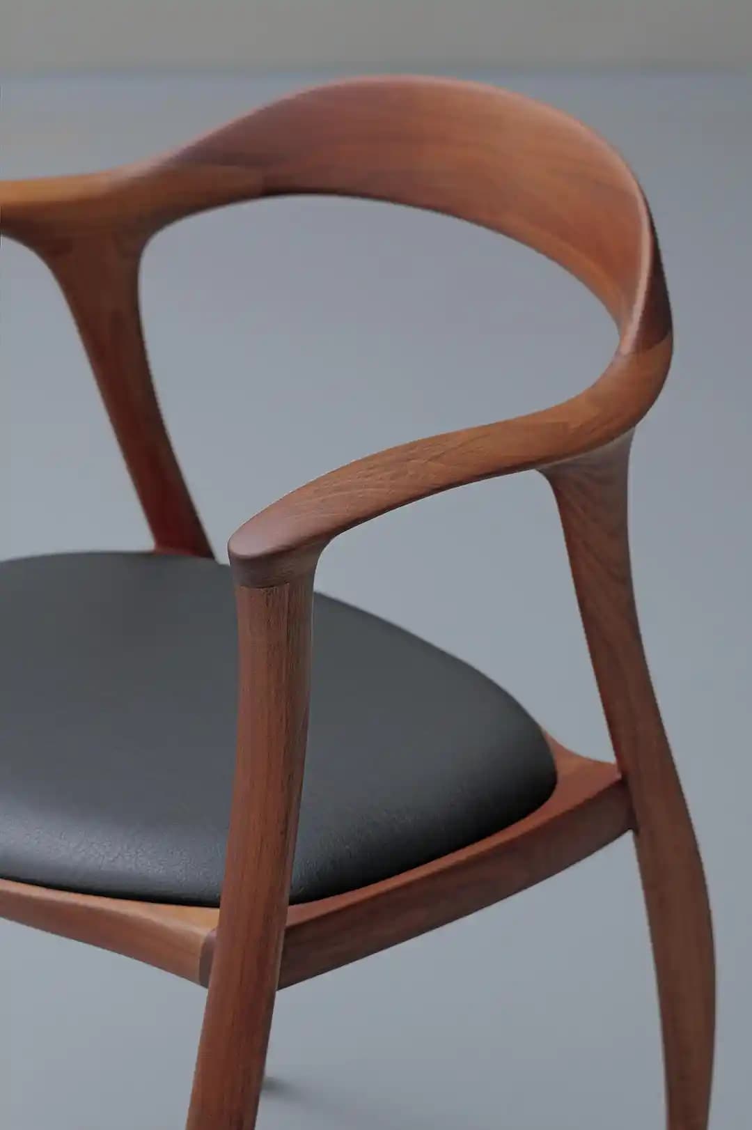 Ceviz Ağacından CNC Destekli 'Catwalk' Sandalye Tasarımı ve Üretim Süreci