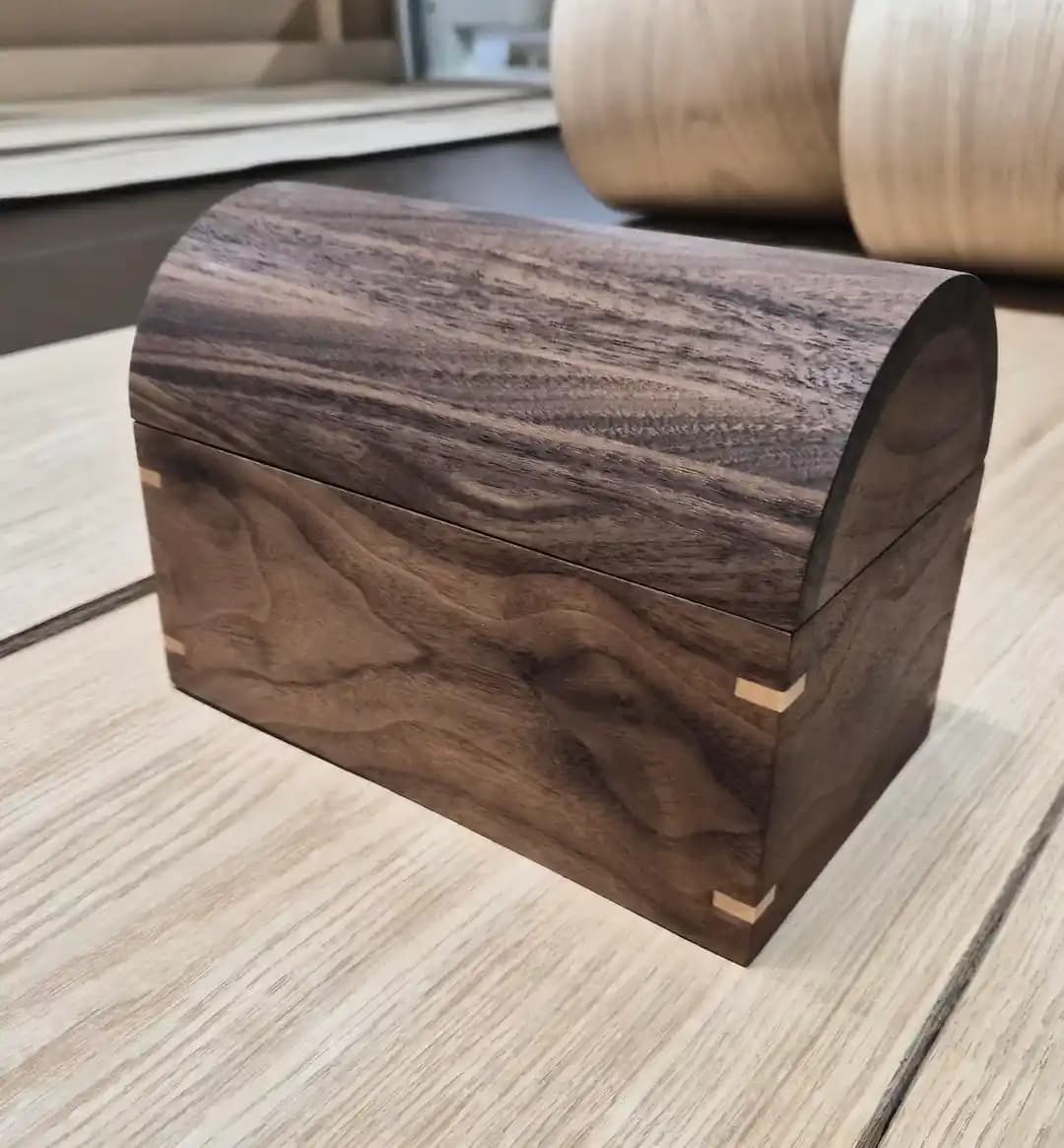 Ceviz Ağacından El Yapımı Mücevher Kutusu: Tasarım, Malzeme ve İşçilik Detayları