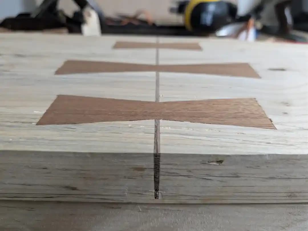 Eğri Ahşap Levhaların Kalınlık Korunarak Düzleştirilmesinde Yenilikçi Kerf ve Kelebek Yöntemi