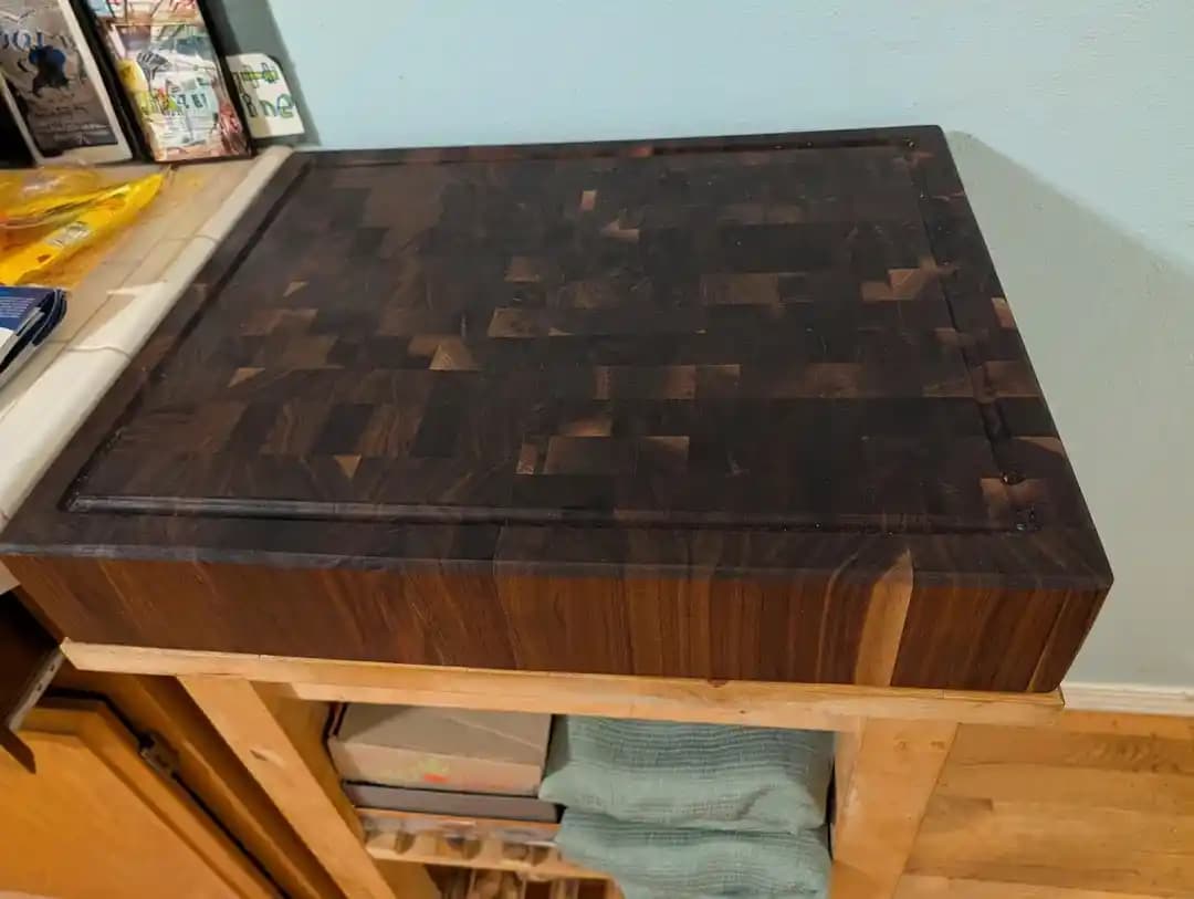 End Grain Ceviz Kesme Tahtası: Tasarım, Yapım Süreci ve Bakım Yöntemleri