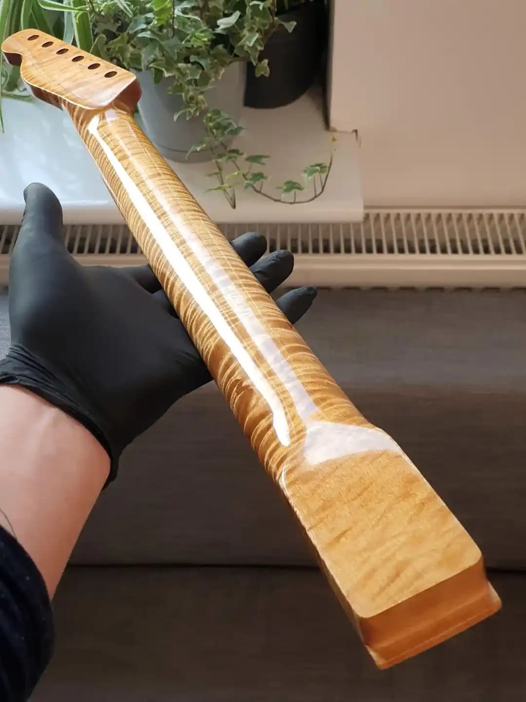 Fransız Cilası ve Reçine Katkılarıyla Ahşap Yüzeylerde Parlaklık ve Dayanıklılık Artırma