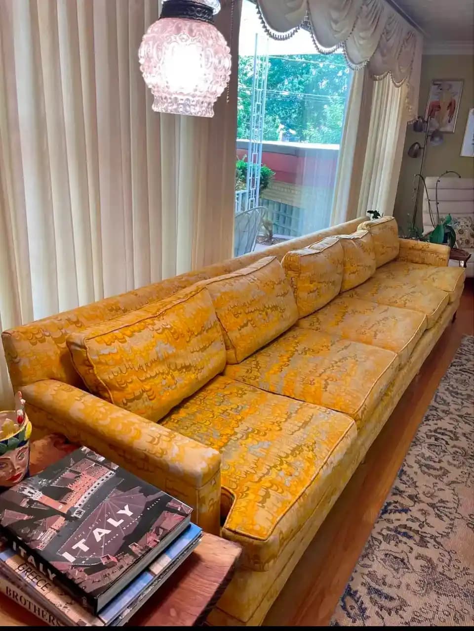 Jack Lenor Larsen Vintage Kanepe Restorasyonu: Renk Solması ve Bakım Yöntemleri