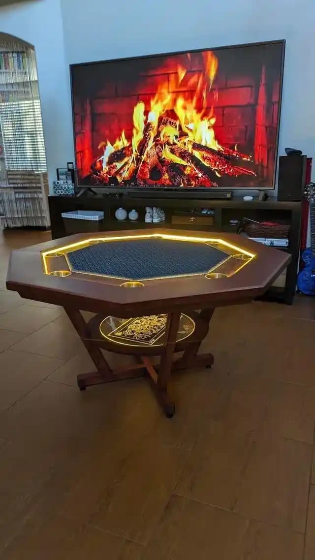 Kiraz Ağacından Özel Poker Masası Tasarımı ve Dayanıklı Cila Uygulamaları