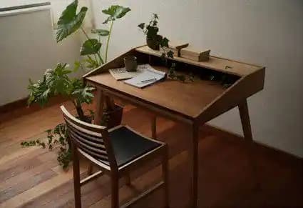 Mid Century Modern Yazı Masası: Fonksiyonel ve Estetik Tasarımın Özellikleri