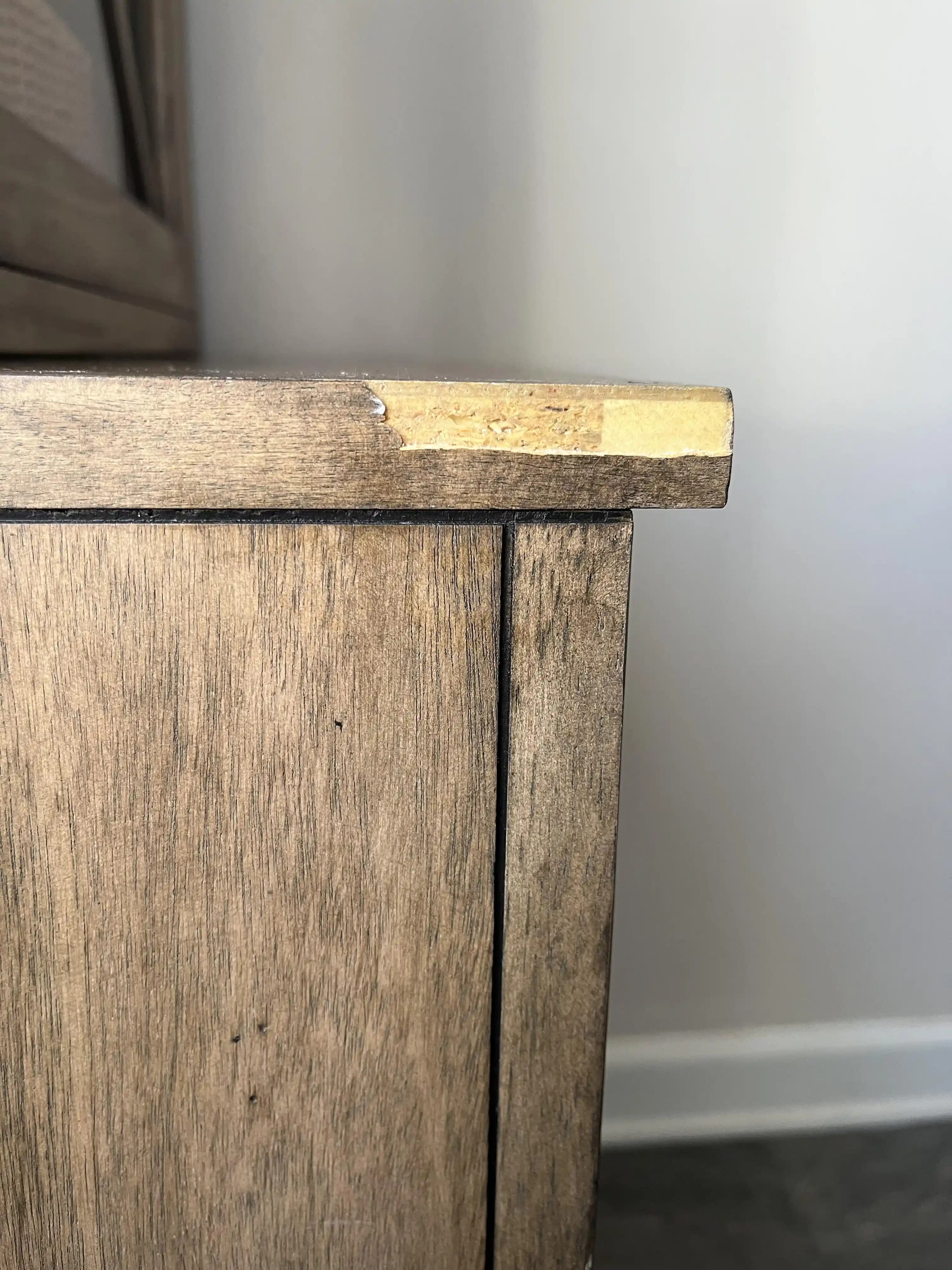 Ahşap Kenar Bandı (Veneer) Onarımı: Doğru Malzeme ve Uygulama Teknikleri