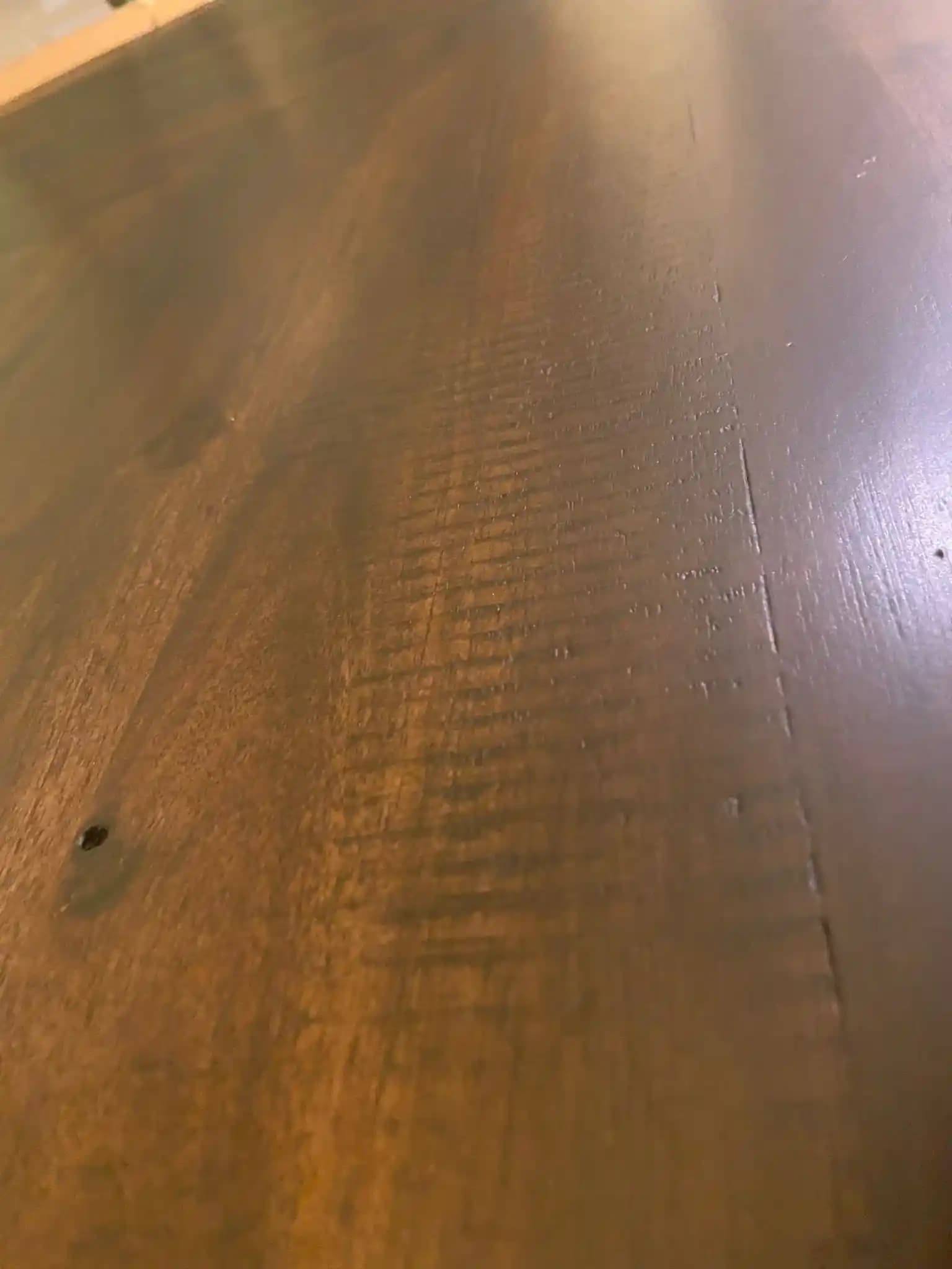 Akasya Ahşap Yemek Masalarında Deliklerin Doğal ve Tasarım Kaynaklı Olması