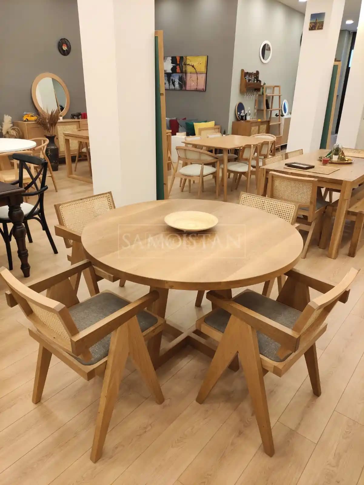 Çeyrek Kesim Kızıl Meşe ile Yuvarlak Yemek Masası Tasarımı ve Yapım Teknikleri