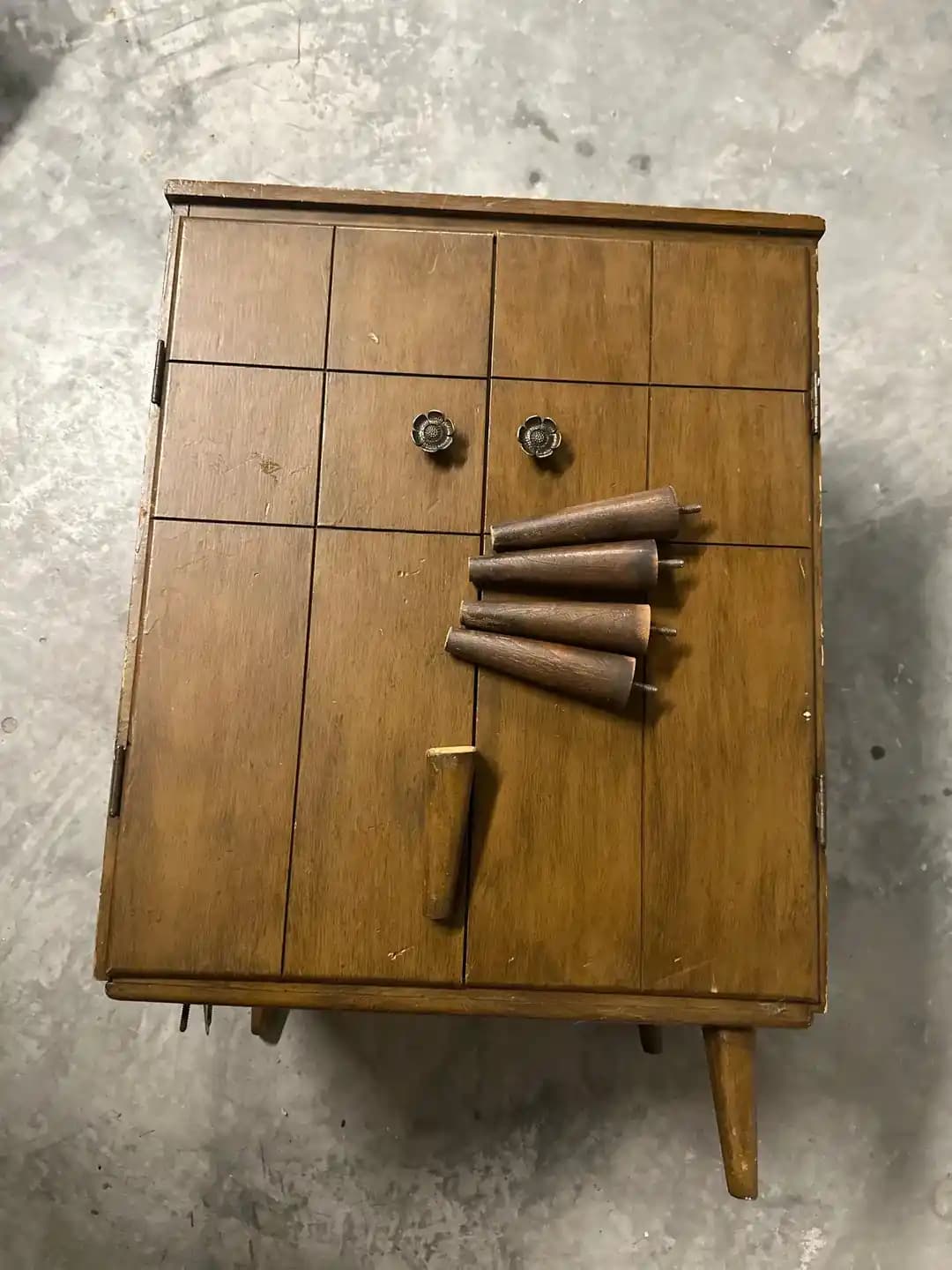 Kırık Plak Dolabı Ayağının Onarımı İçin Detaylı Adım Adım Rehber