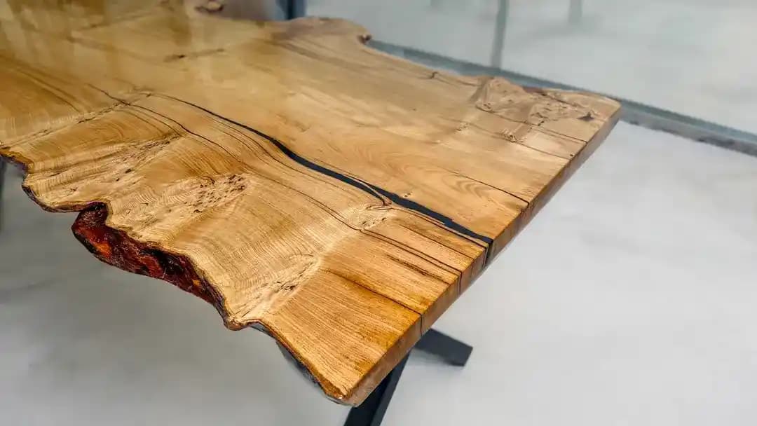 Teak ve Maun Masaların Yenilenmesi: Yüzey Hazırlığı, Zımparalama ve Koruma Teknikleri