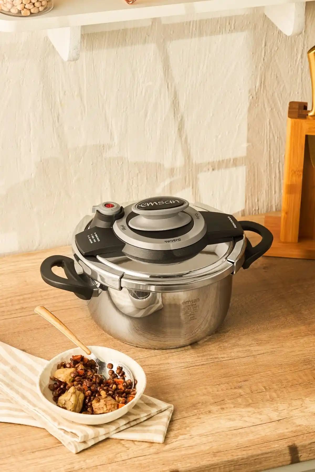 Emsan Montana ve Vera Düdüklü Tencerelerin Karşılaştırması: Hangi Model Sizin İçin Uygun