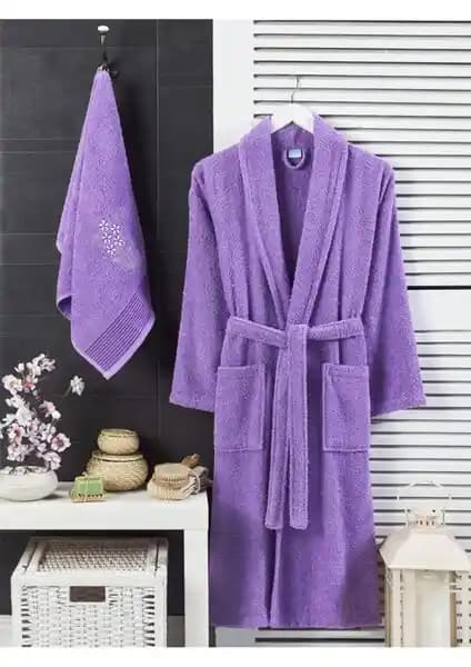 Banyo Bornozları Karşılaştırması: Pamuklu ve Kadife Modellerin Özellikleri ve Kullanıcı Yorumları