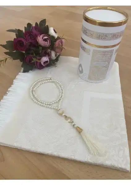 Dini Hediyelik Setleri Karşılaştırması: Seccade ve Tesbih Setleri Özellikleri ve Kullanıcı Yorumları