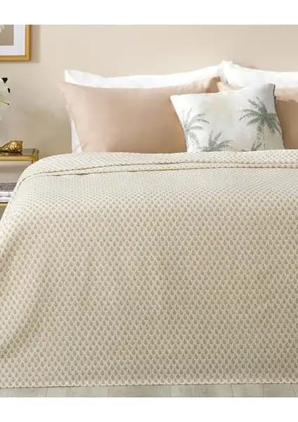 English Home Pure Leaves Baskılı Çift Kişilik Pike Yatak Dekorasyonunda Şıklık ve Konfor