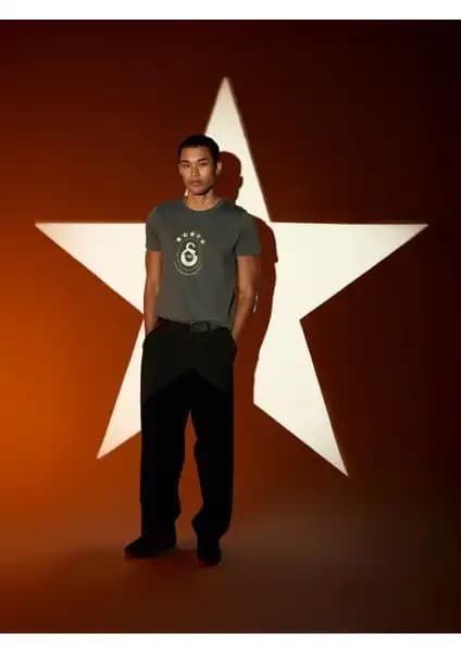 Galatasaray T-Shirt Karşılaştırması: 5 Yılz ve Okan Buruk Tasarımları Analizi 1