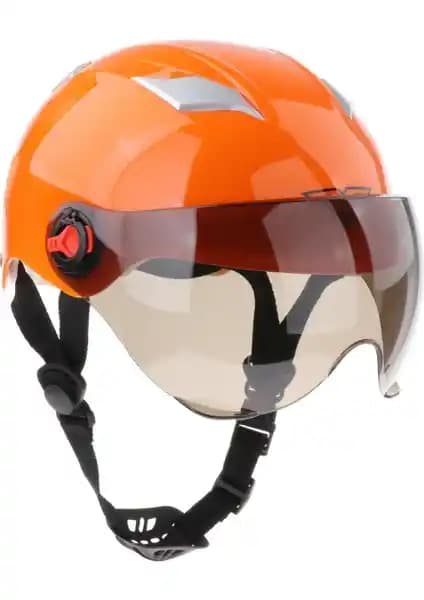 Motosiklet Kaskları Karşılaştırması: Strade Store ve Bran Order Ürünleri Analizi