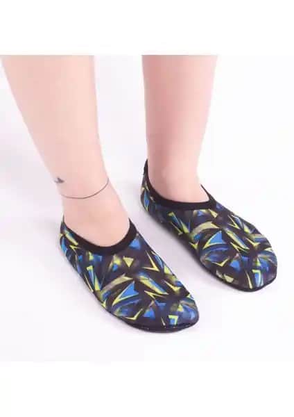 Savana Kaymaz Havuz Patiği ve Slipstop Deck Kaydırmaz Deniz Ayakkabısı Karşılaştırması