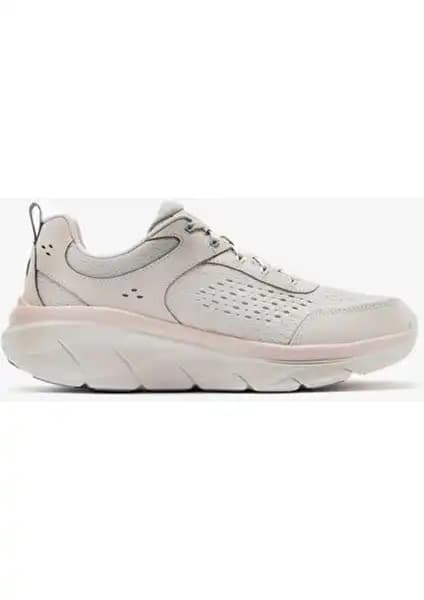 Skechers D'lux Walker 2.0 ve Hillcrest Nature Walk Kadın Spor Ayakkabıları Karşılaştırması 1