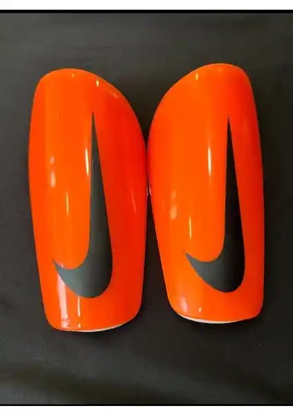 Unes Nk ve Voit Futbol Tekmeliklerinin Karşılaştırması Yetişkin ve Çocuklar İçin En İyi Seçenekler