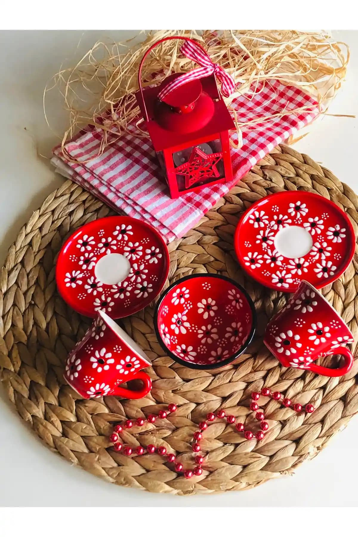 Den Tasarım Hediyelik: 2 Kişilik Kırmızı El İşlemeli Kahve Fincan ve Kase Seti