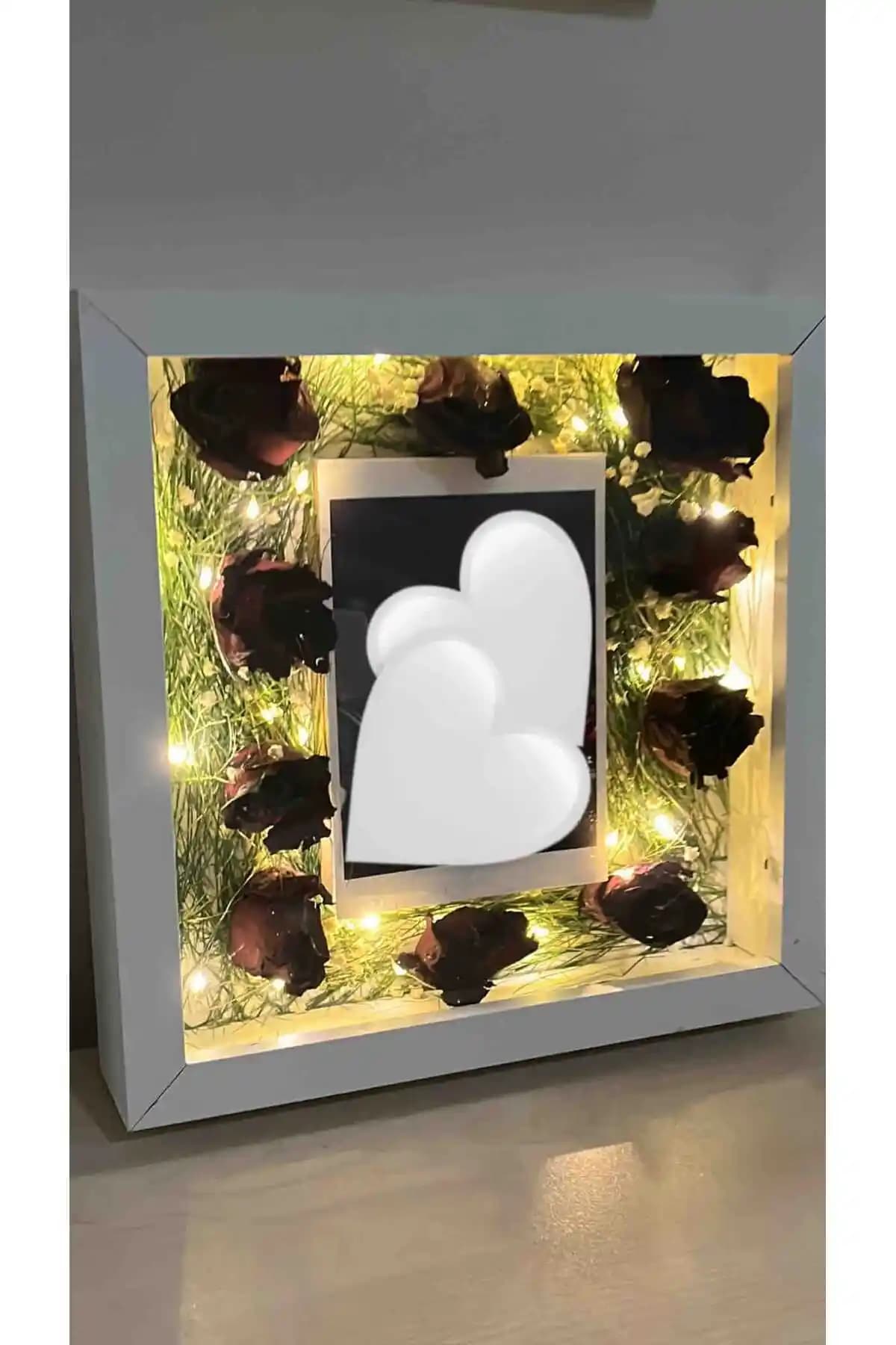 Siyah Ahşap LED’li Anı Çerçevesi: İsim Baskılı Hediyelik ve Türkiye’de Üretilmiş Dekor