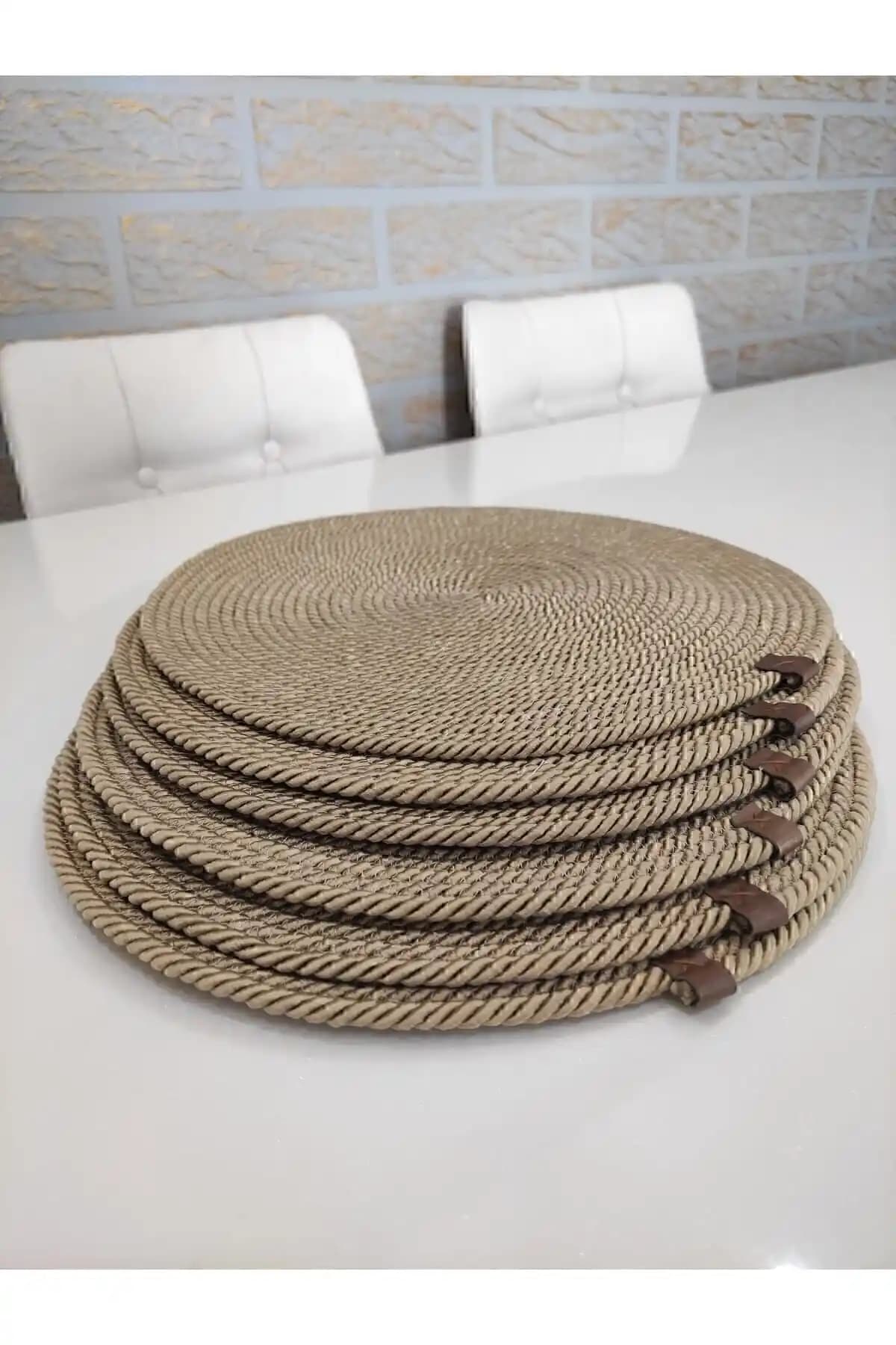 Türkiye Menşeli Yuvarlak Kahverengi 32x32 cm Servis Koşucusu – Yanmaz ve Dayanıklı Kumaş