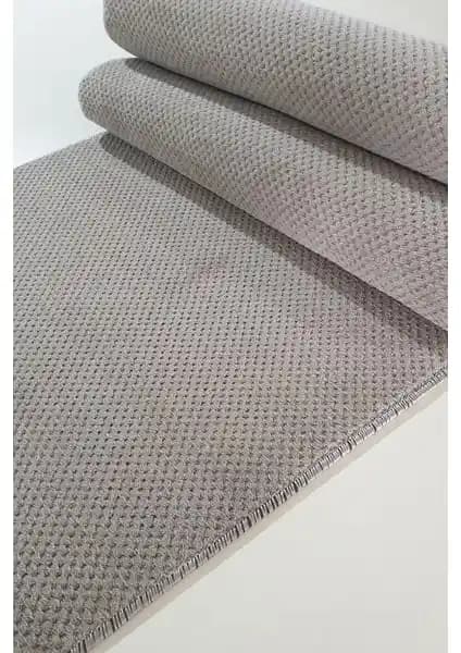 Babil Home ve Faiend Markalarının Kaymaz Tabanlı Halı Modellerinin Karşılaştırması