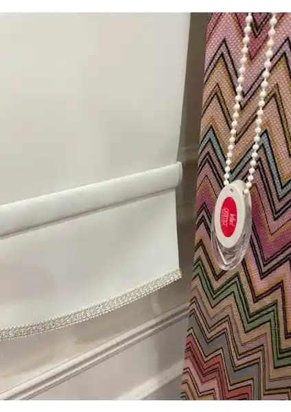 Brillant Düz Polyester ve Givayo Stor Perde Karşılaştırması: Malzeme, Dayanıklılık ve Kullanım Özellikleri