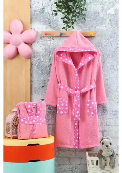 Çocuklar İçin Bornoz Seçimi: Oyalı Textile ve Semecca Lara Modellerinin Karşılaştırması