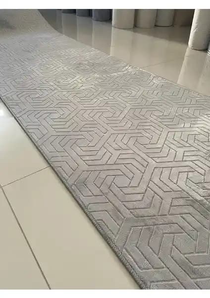 Dinarsu Armoni ve NarStore Home Kaymaz Taban Kesme Halılarının Karşılaştırması