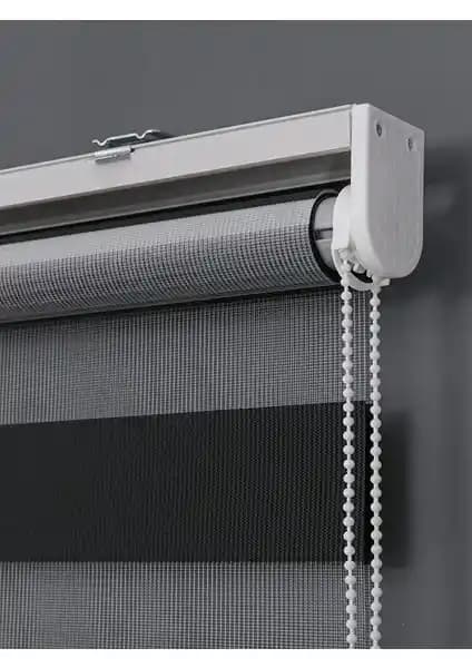 İki Farklı Zebra Stor Perde Modelinin Tasarım, Malzeme ve Kullanıcı Yorumlarıyla Karşılaştırması