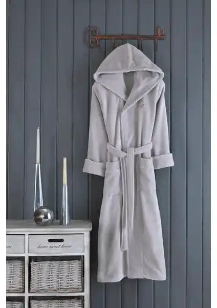 Varol Biyeli Kapşonlu Bambu ve Nemesis Serisi Pike Otel Bornozlarının Karşılaştırması