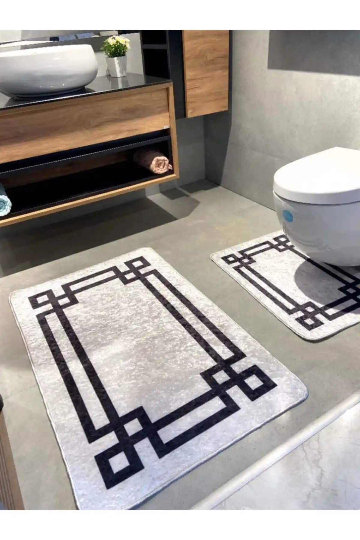 Brillant Lateks ve Tracy Çizgili Banyo Paspas Takımları Karşılaştırması