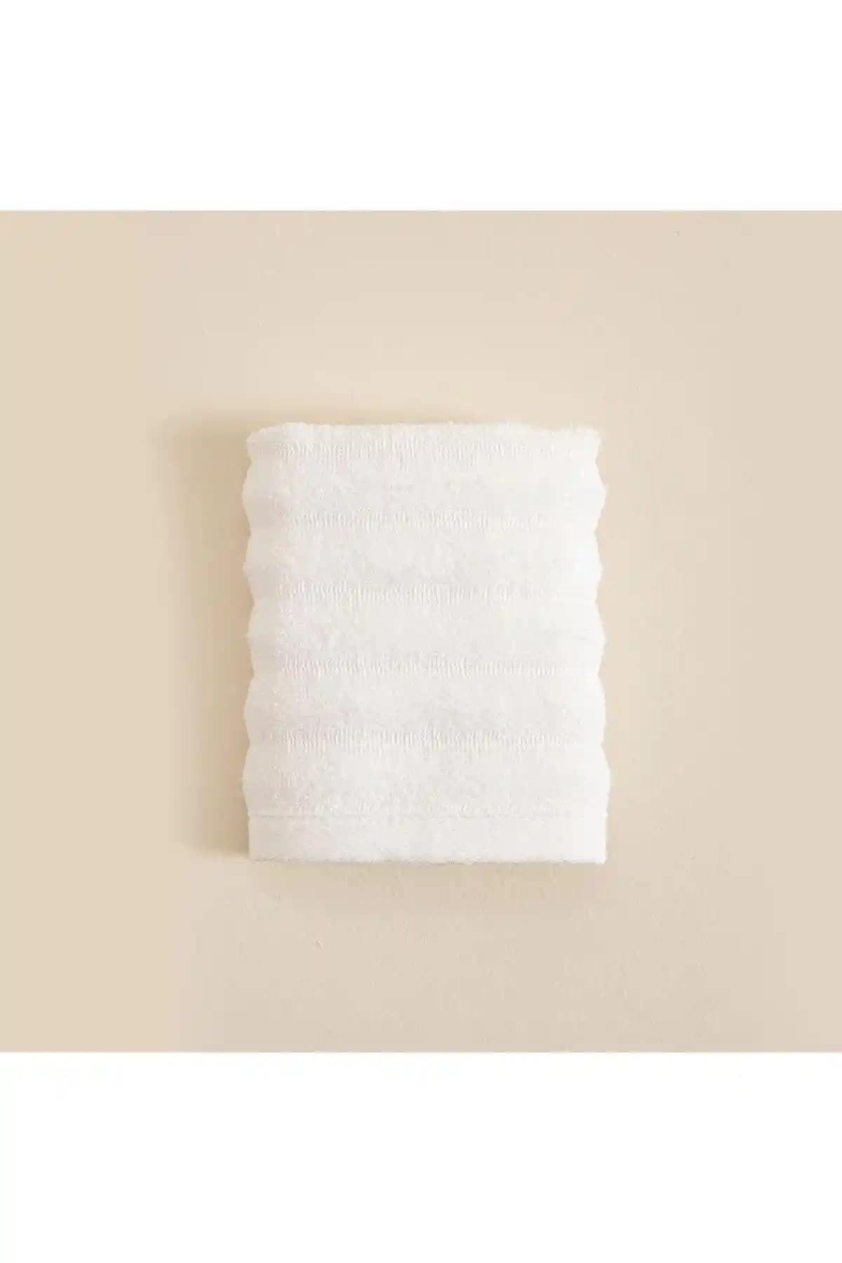 Chakra Waved ve Zigzag El Havlusu Karşılaştırması: Hangi Model Sizin İçin Uygun