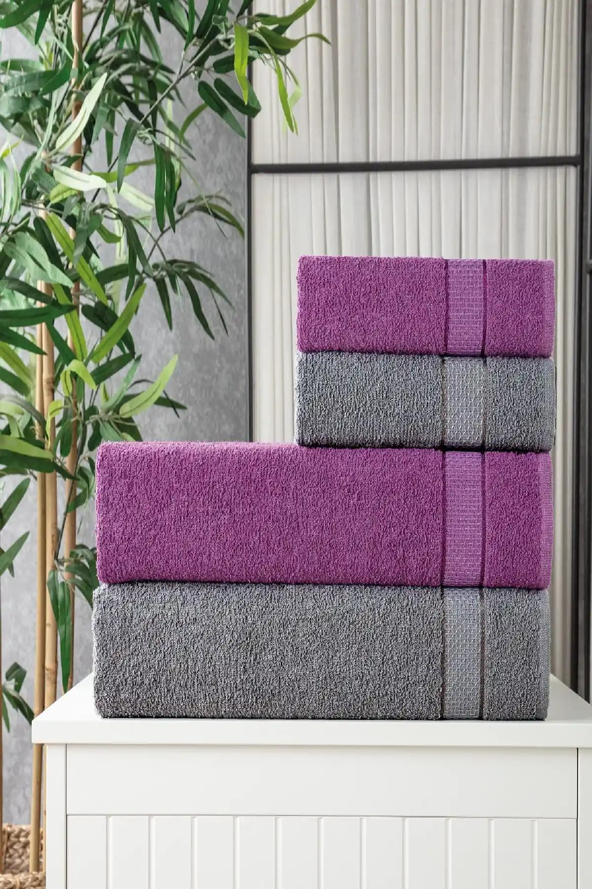 Pamira Dream ve Sarina Renkli Bir Dünya Pırlanta Banyo Havlu Setleri Karşılaştırması