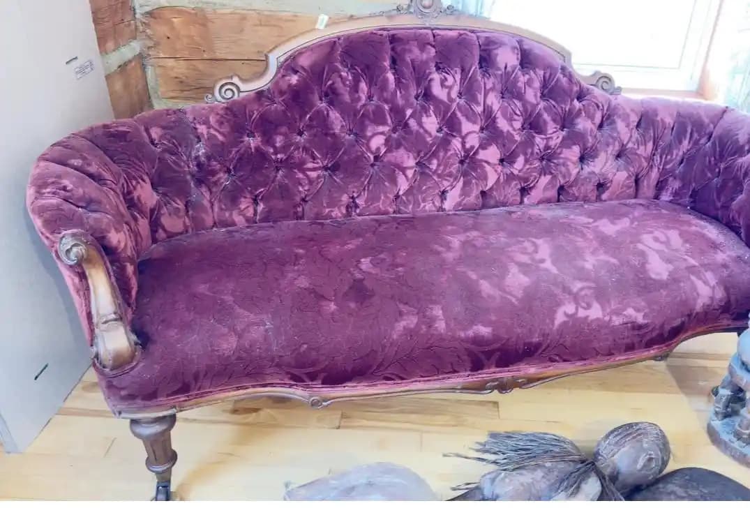 200 Yıllık Antika Kanepe Temizliği ve Koruma Yöntemleri: Kumaş ve Ahşap Bakımı