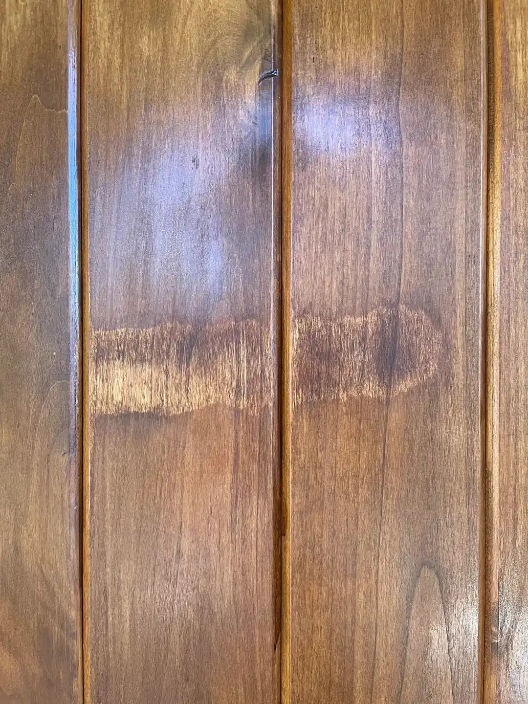 Ahşap Kapılarda Leke ve Renk Eşitsizliği Sorunlarının Etkili Çözümleri ve Tamir Yöntemleri