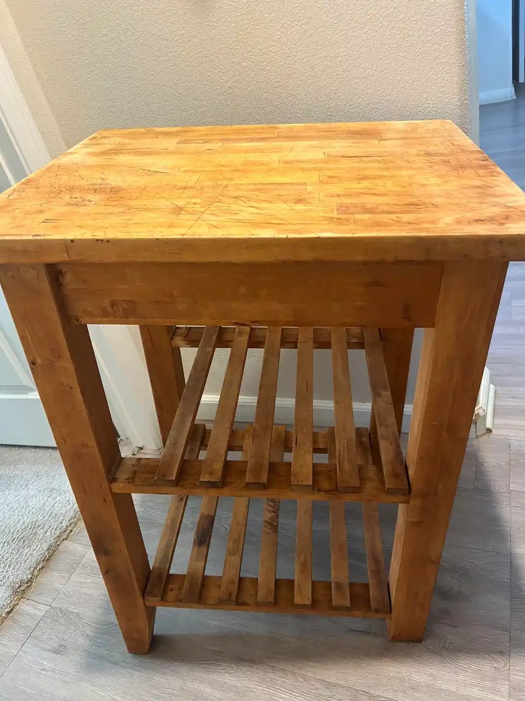 Ahşap Kesme Tahtasındaki Çiziklerin Giderilmesi ve Yüzey Bakımı Yöntemleri