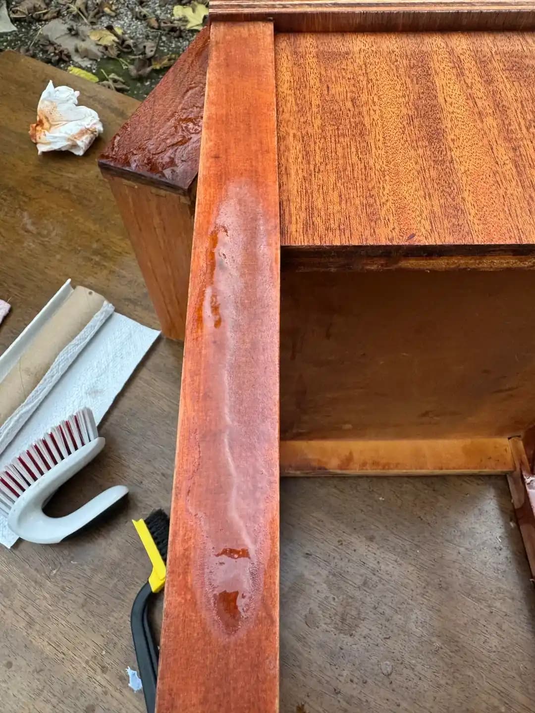 Ahşap Mobilya Restorasyonunda Boya ve Vernik Sökme Teknikleri ve Uygulamaları