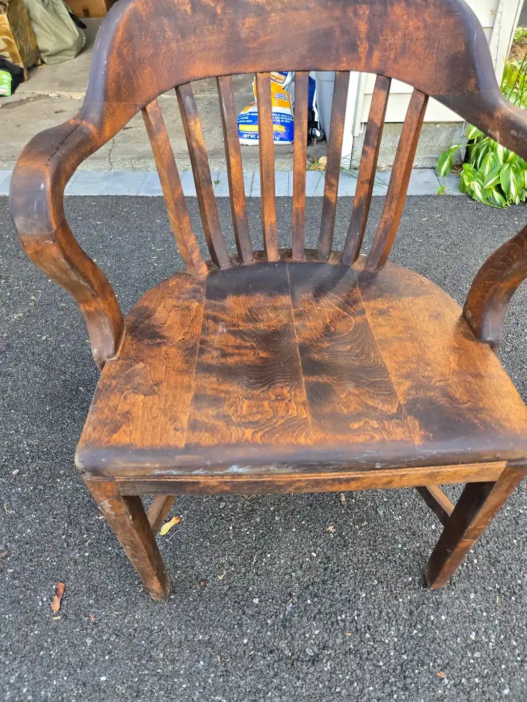 Ahşap Mobilya Yenilemede Koyu Lekeler ve Yenileme Teknikleri Üzerine Detaylı Rehber