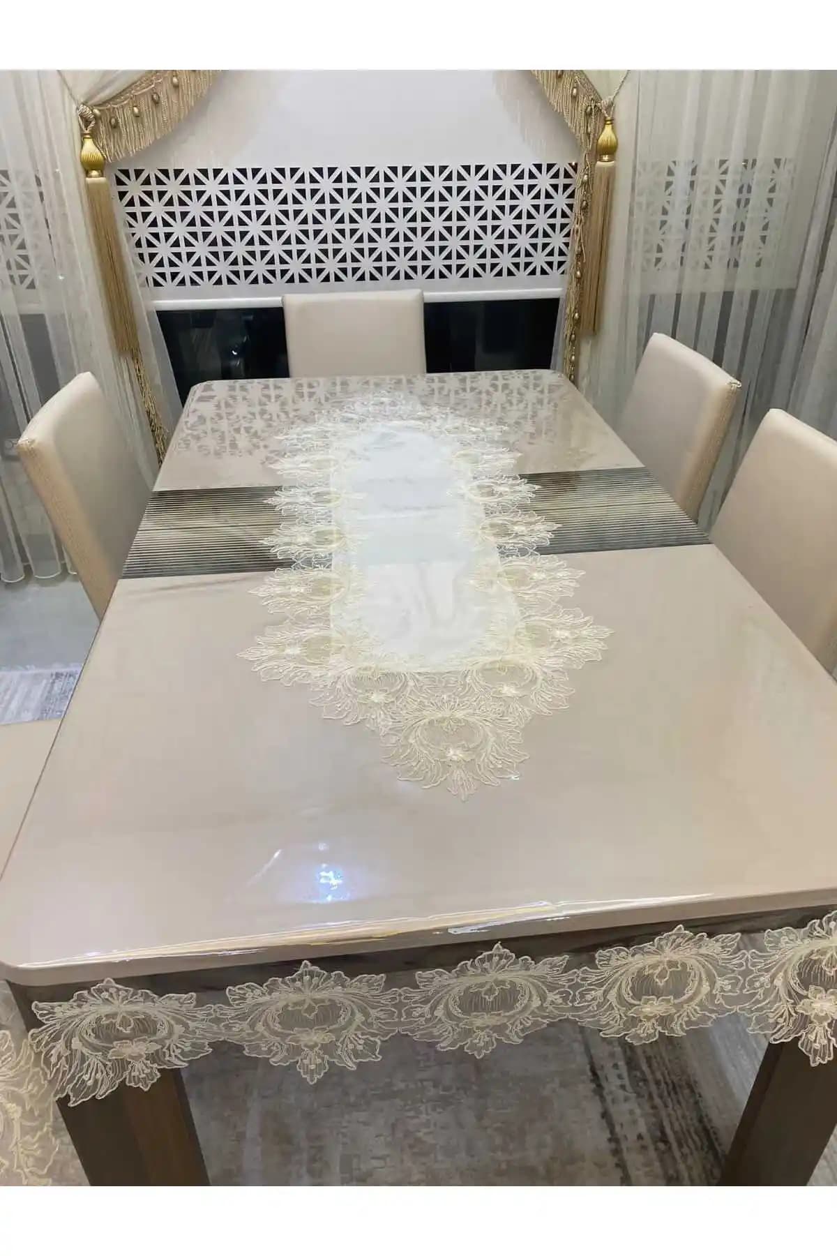 Altın Çeyiz Tekstil Çınarlı Runner'lı Şeffaf PVC Masa Örtüsü Modern ve Dayanıklı Tasarım