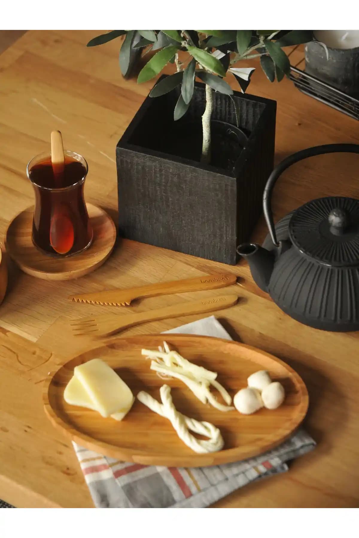 Bambum Billy Çok Amaçlı Çerezlik Büyük: Estetik ve Fonksiyonellik Sunan Modern Mutfak Aksesuarı