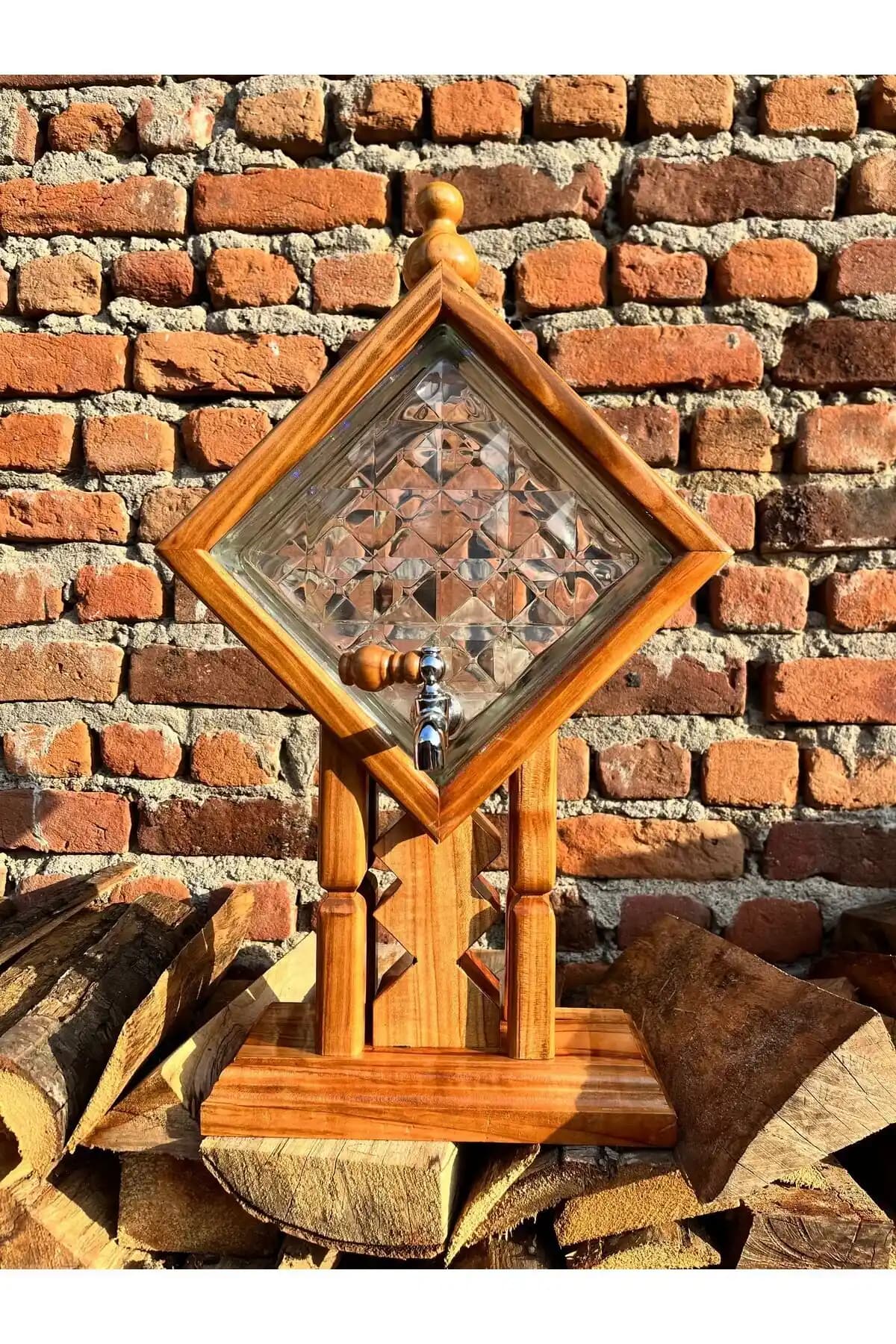 Blanton's Mantar Kapağı Sergileme Standı: Ahşap Tasarım ve Lazer Kesim Teknikleri