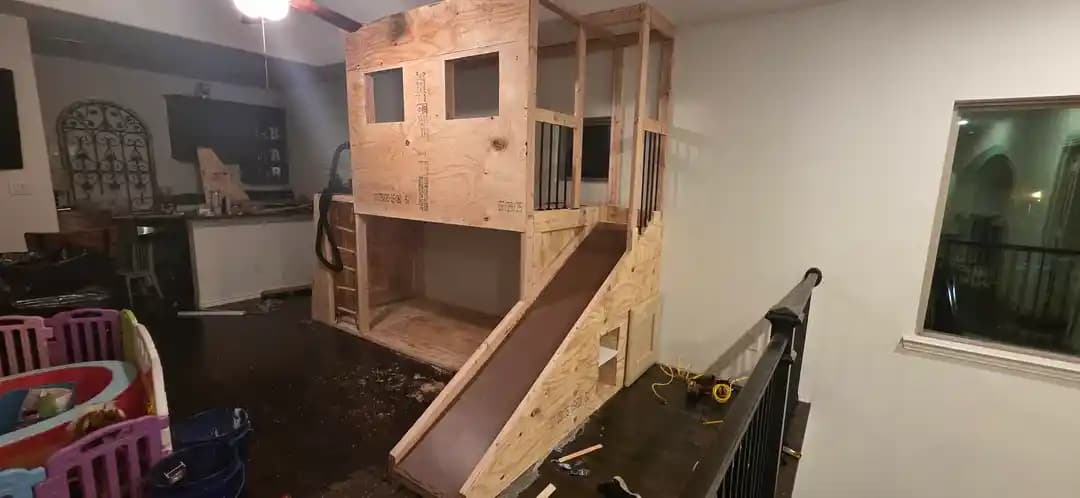 Çocuk Kaydıraklarında Hız Kontrolü: Eğimin Azaltılması ve Yüzey Sürtünmesi Yöntemleri